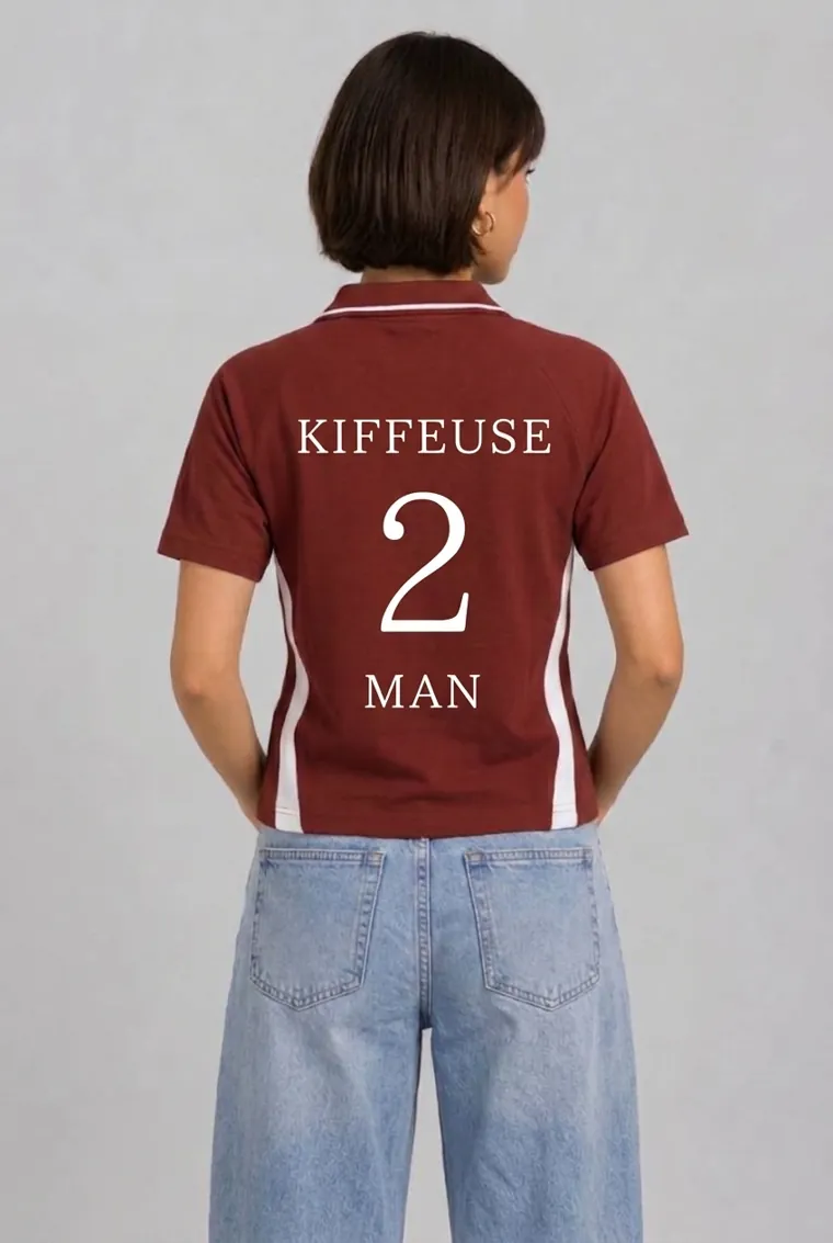 Mannequin portant le polo Kiffeuse, dos